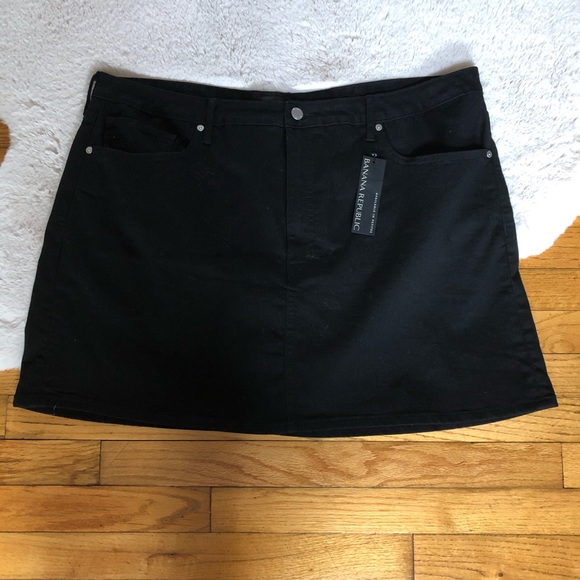 Banana Republic Denim Mini‎ Skirt - Picture 2 of 4